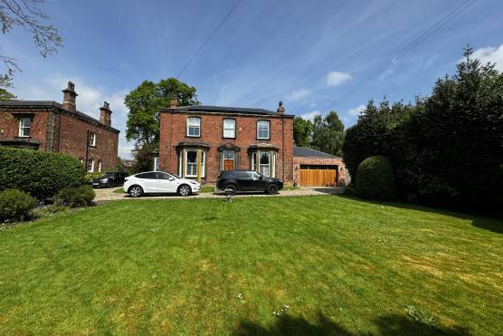 3471W 39 tv commercial location house in West Yorkshire with large garden