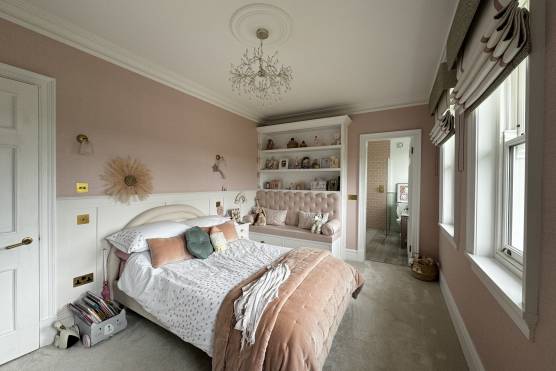 3473L 13 photo shoot location house in Lancashire girls bedroom.jpg