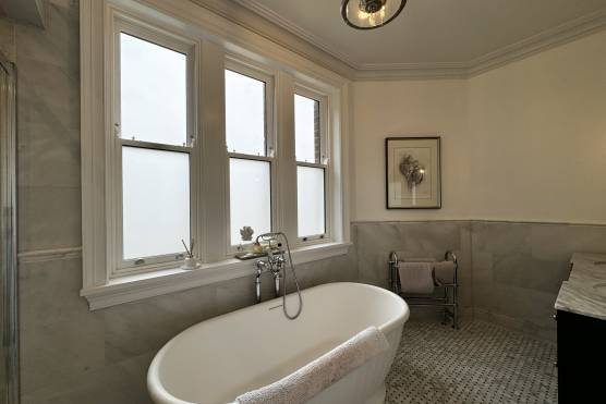 3473L 17 tv drama location house in Lancashire elegant bathroom.jpg