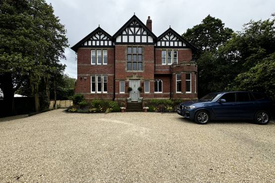 3473L 33 tv drama location house in Lancashire large period property.jpg