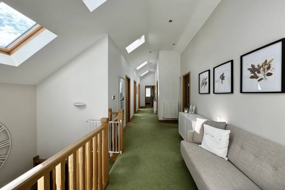 3474W 18 tv drama shoot location house in West Yorkshire large light hallway