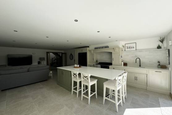 3474W 3 tv drama location house in West Yorkshire open plan family kitchen