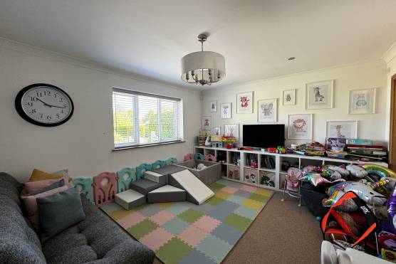 3474W 33 tv drama location house in West Yorkshire large playroom