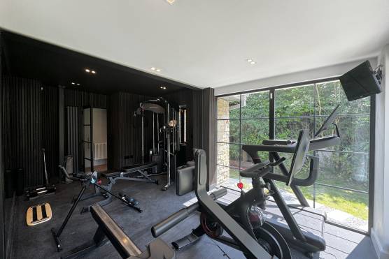 3476W 34 tv commercial location house in West Yorkshire modern gym