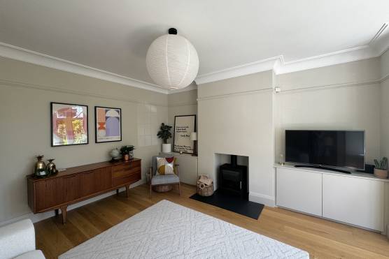 3475W-16-tv-drama-location-house-in-Leeds-stylish-living-area.jpg