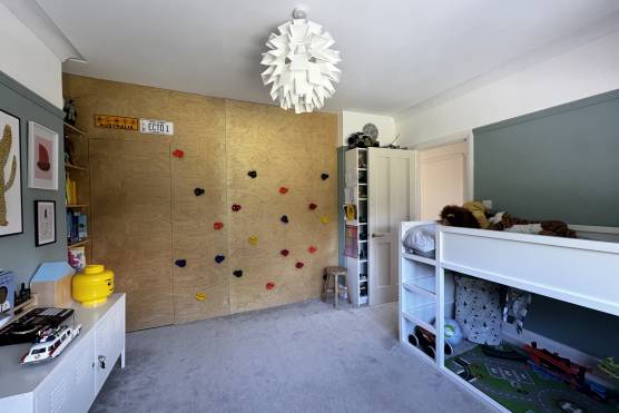 3475W 24 tv drama location house in Leeds boys bedroom.jpg