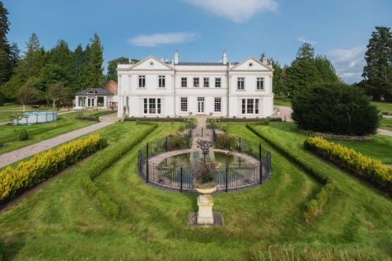 3478NW-20-tv-shoot-location-house-in-North-Wales-Grade-II-listed-property-elegant-gardens.JPG