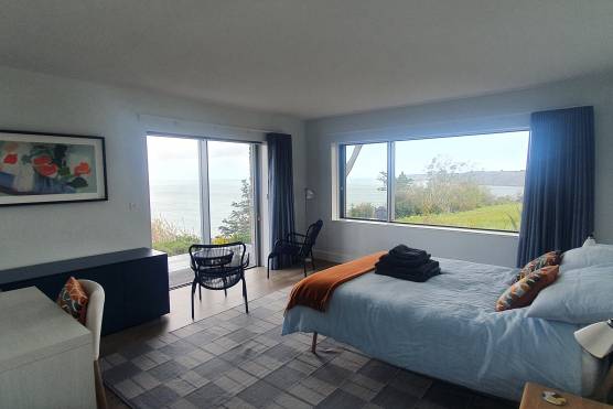 3468D 21 photo shoot location house in Devon contemporary beach front location with sea views with large bedroom