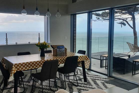 3468D 4 tv drama location house in Devon contemporary beach front location with sea views