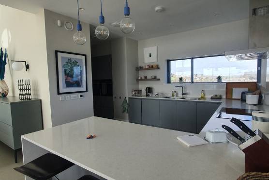 3468D 9 tv commercial location house in Devon contemporary beach front location with sea views with open plan kitchen