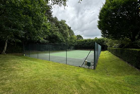 3480C 33 tv commercial location house in Cheshire tennis court.JPG