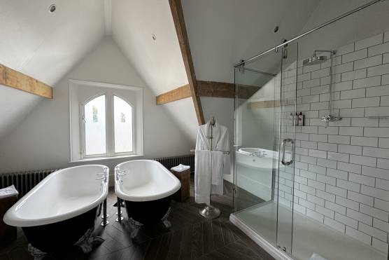 3488M 11 filming location house in Manchester bathroom.jpg