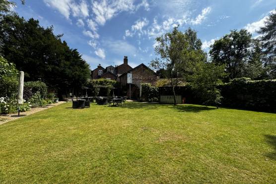 3489M 18 tv drama location in Manchester period property garden.JPG