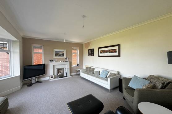 3486M 18 filming location house in Greater Manchester living room.jpg