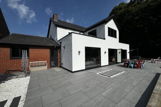 3486M 39 tv drama location house in Greater Manchester patio.JPG