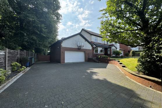 3486M 52 tv drama location house in Greater Manchester family home with driveway.jpg