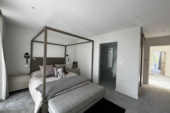 3487M 23 photo shoot location house in Manchester stylish bedroom.jpg