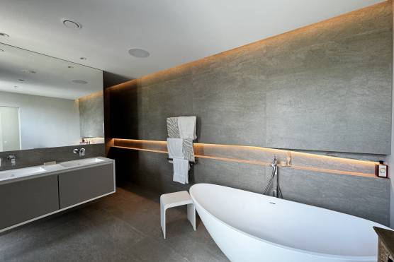 3487M 32 filming location house in Manchester modern bathroom.jpg