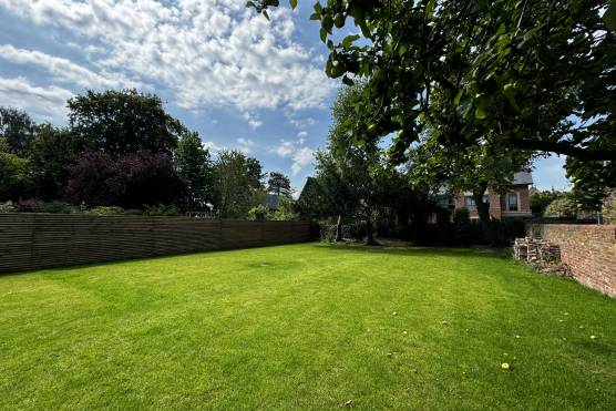 3487M 47 tv drama location house in Manchester large garden.JPG