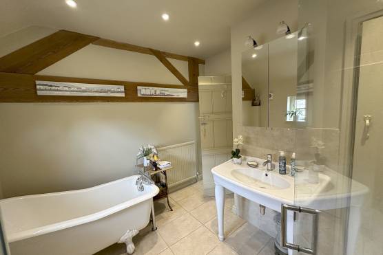 3492C 11 tv commercial location house in Cheshire bathroom with bath.jpg