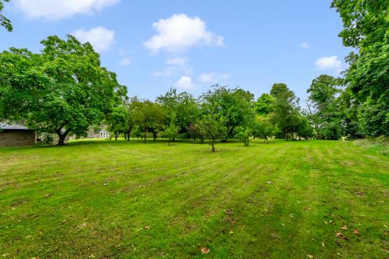 3490W 38 photo shoot location house in Leeds Victorian property with large mature gardens.jpg