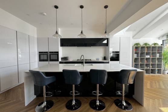 3493C 12 tv shoot location house in Cheshire modern open plan kitchen with kitchen island