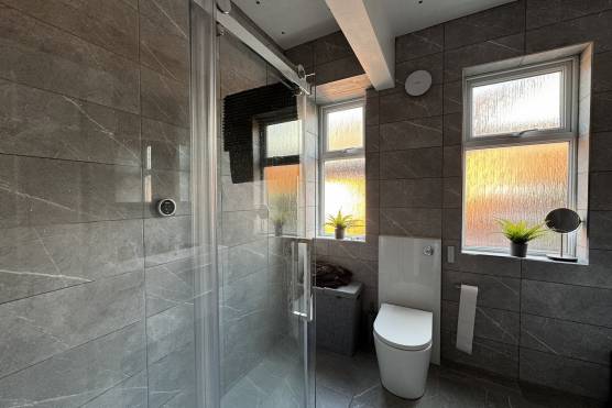 3493C 24 tv commercial location house in Cheshire modern bathroom