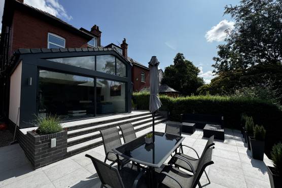 3493C 27 tv shoot location house in Cheshire large garden and patio area.JPG