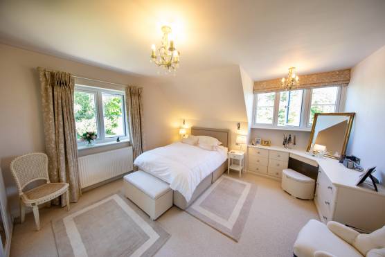 3497C 15 filming location house in Cheshire stylish home with large bedroom