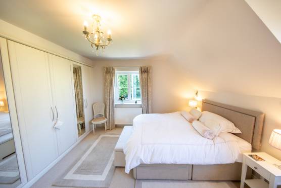 3497C 17 tv shoot location house in Cheshire stylish home with large bedroom