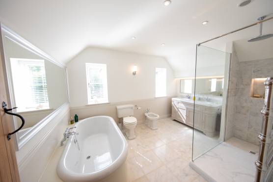 3497C 20 filming location house in Cheshire stylish home with large bathroom