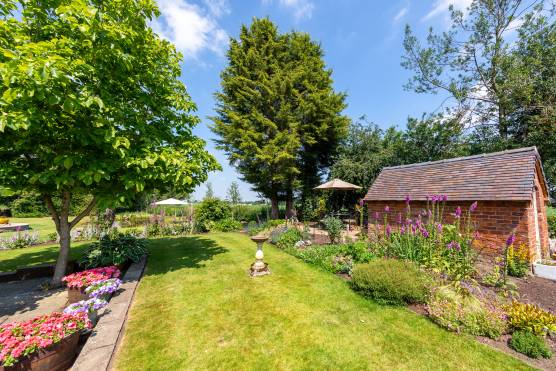 3497C 33 tv drama location house in Cheshire stylish home with large garden with rural views and pond