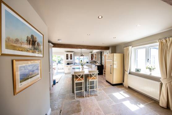 3497C 7 tv shoot location house in Cheshire stylish home with large kitchen with kitchen island