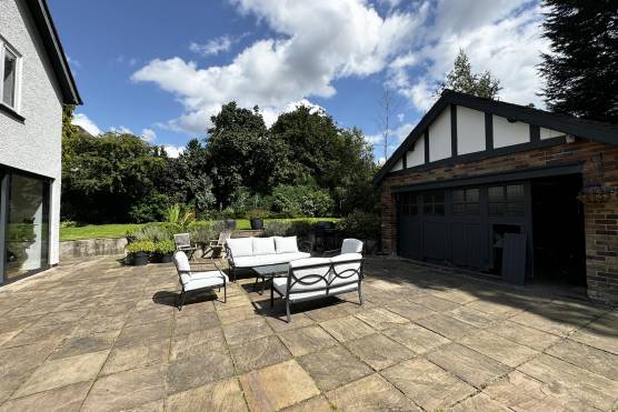 3494C 32 filming location house in Cheshire large family home with large garden