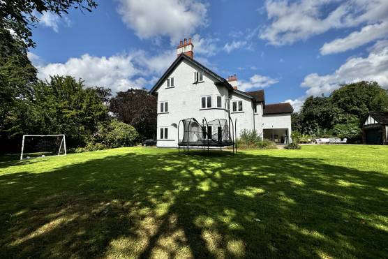 3494C 37 tv shoot location house in Cheshire large family home with large garden