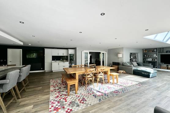 3495C 7 tv shoot location house in Cheshire stylish family home with large open plan kitchen and dining area