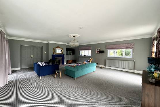 3510W 13 tv drama location house in West Yorkshire family home with large bright living room