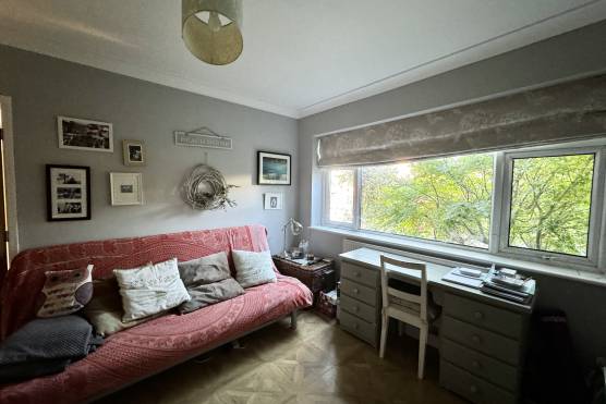 3507M 10 filming location house in Manchester with large light bedroom