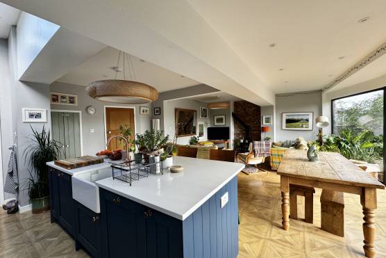 3507M 2 tv shoot location house in Manchester with large open plan kitchen and living space