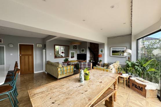 3507M 6 photo shoot location house in Manchester with large open plan kitchen and dining space