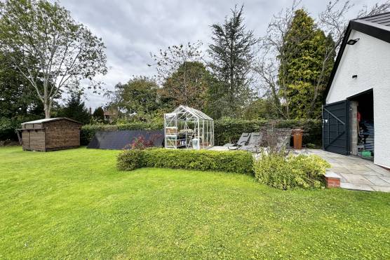 3509C 30 filming location house in Cheshire family home with large garden