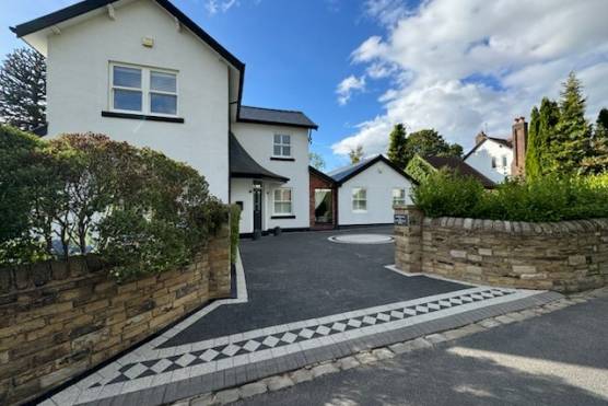 3509C 38 tv drama location house in Cheshire family home with large garden and driveway