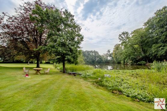 3511C 16 tv commercial location house in cheshire extensive grounds and gardens with a lake