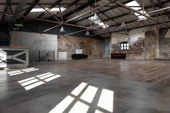 3512V 1 photo shoot location studio in Liverpool with exposed brick.jpg