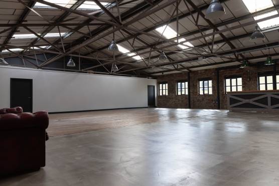 3512V 2 filming location studio in Liverpool with exposed brick and beams.jpg