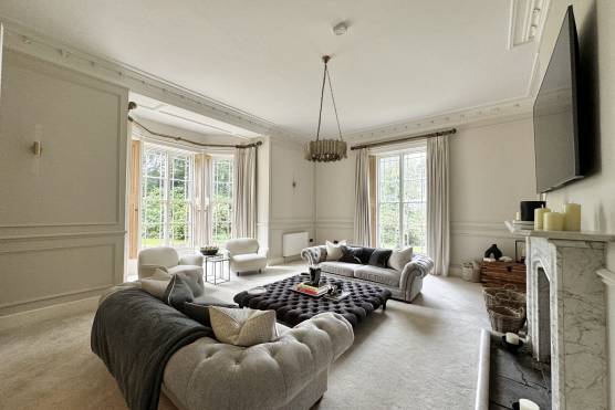 3508C 2 tv shoot location house in Derbyshire Grade II listed building with stunning living room