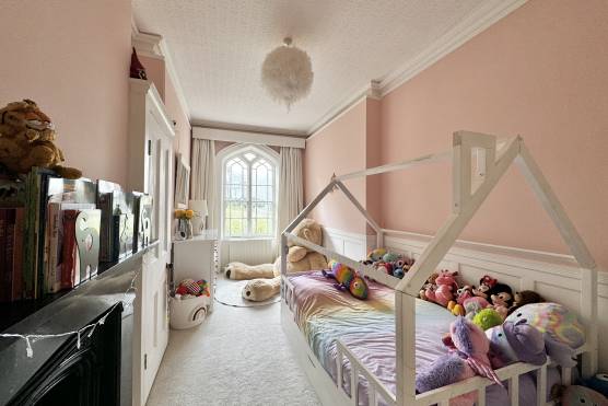 3508C 25 filming location house in Derbyshire Grade II listed building with large kids bedroom