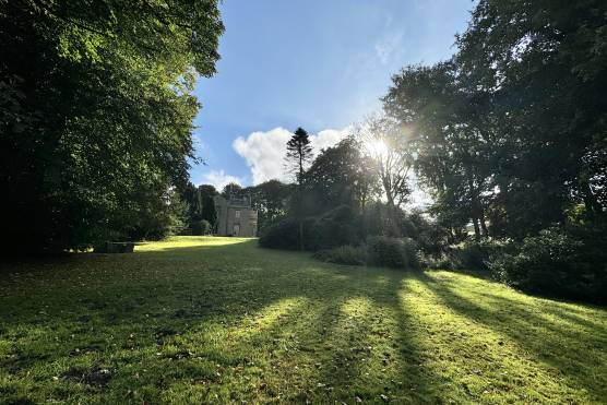 3508C 31 photo shoot location house in Derbyshire Grade II listed building with large garden