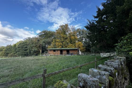 3508C 33 tv drama location house in Derbyshire Grade II listed building with large garden