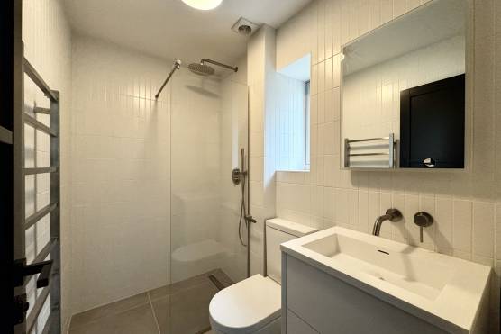 3513W 18 tv commercial location house in Leeds bathroom.jpg